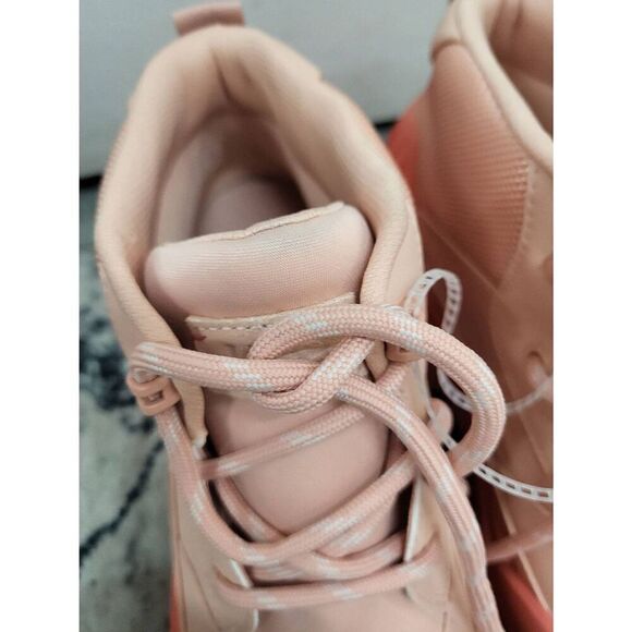 New Peach UGG boots - Picture 7 of 9